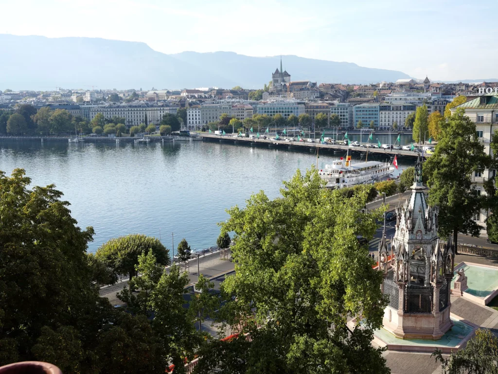 View of Geneva, Lake Geneva and the Mont-Blanc bridge.